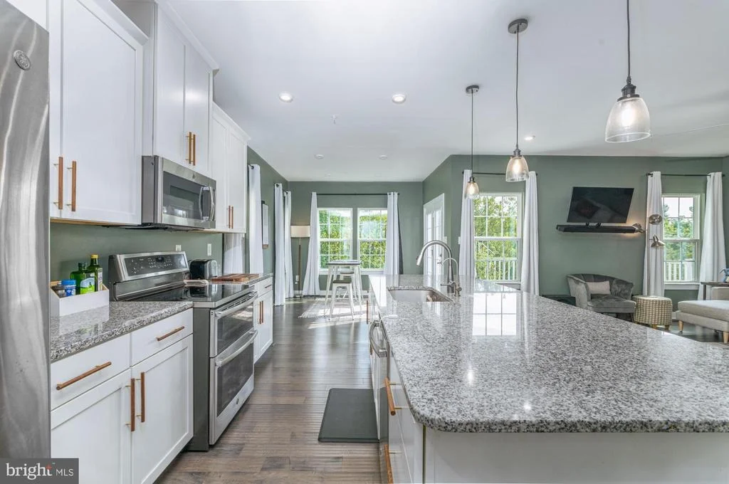 Photo of 405 POTOMAC VIEW PARKWAY