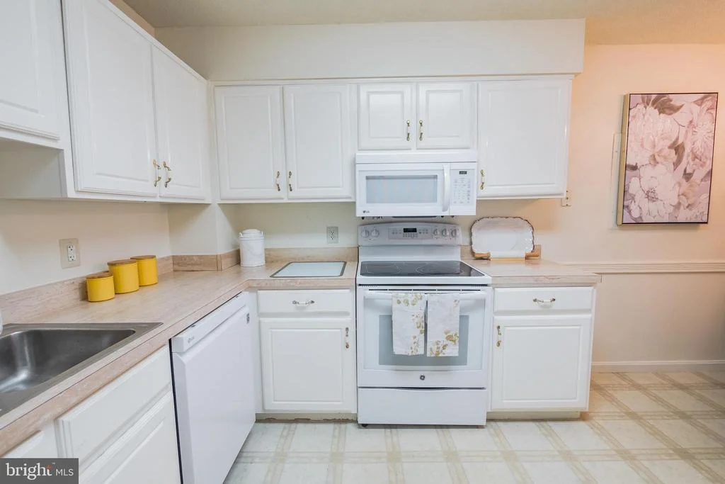 Photo of Unit 306 at 14801 PENNFIELD CIRCLE