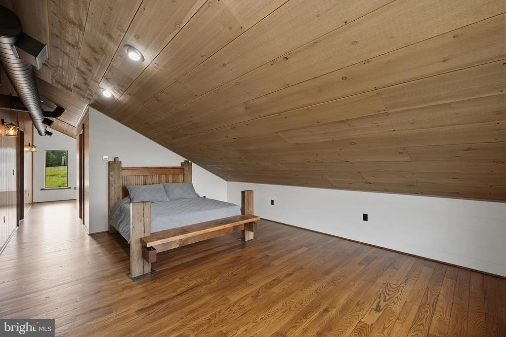 Photo of 415 NAZELROD ROAD