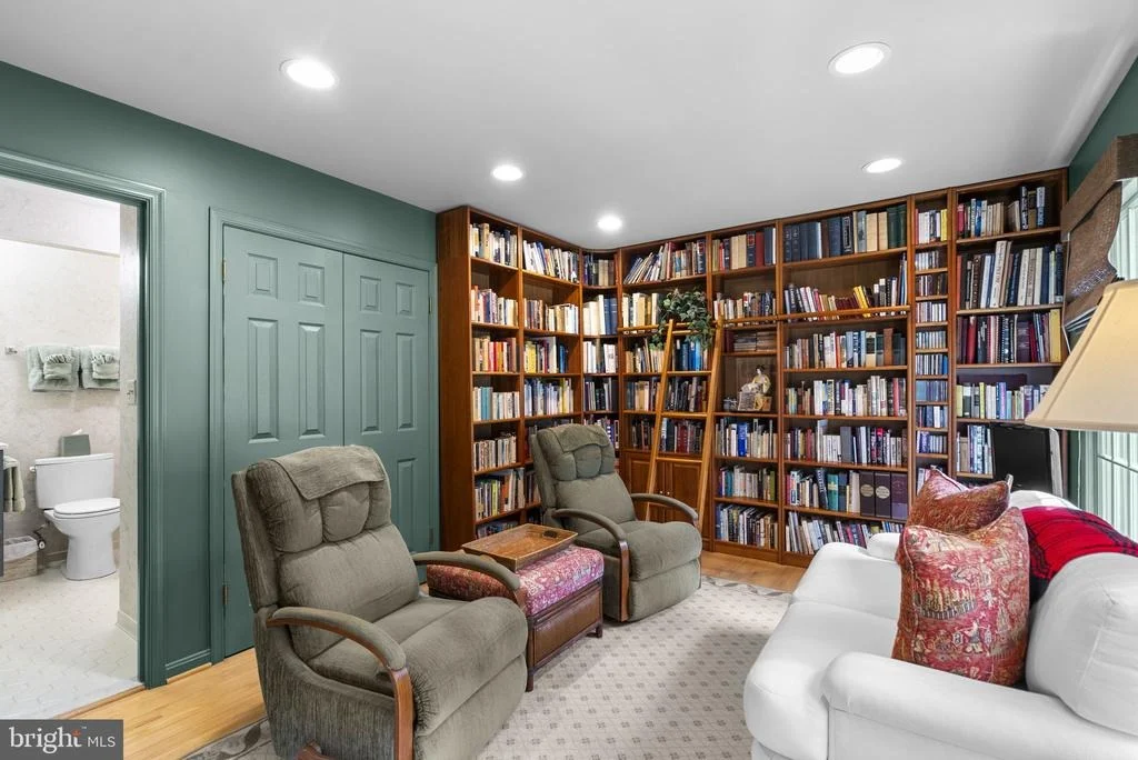 Photo of 4913 CONTINENTAL DRIVE