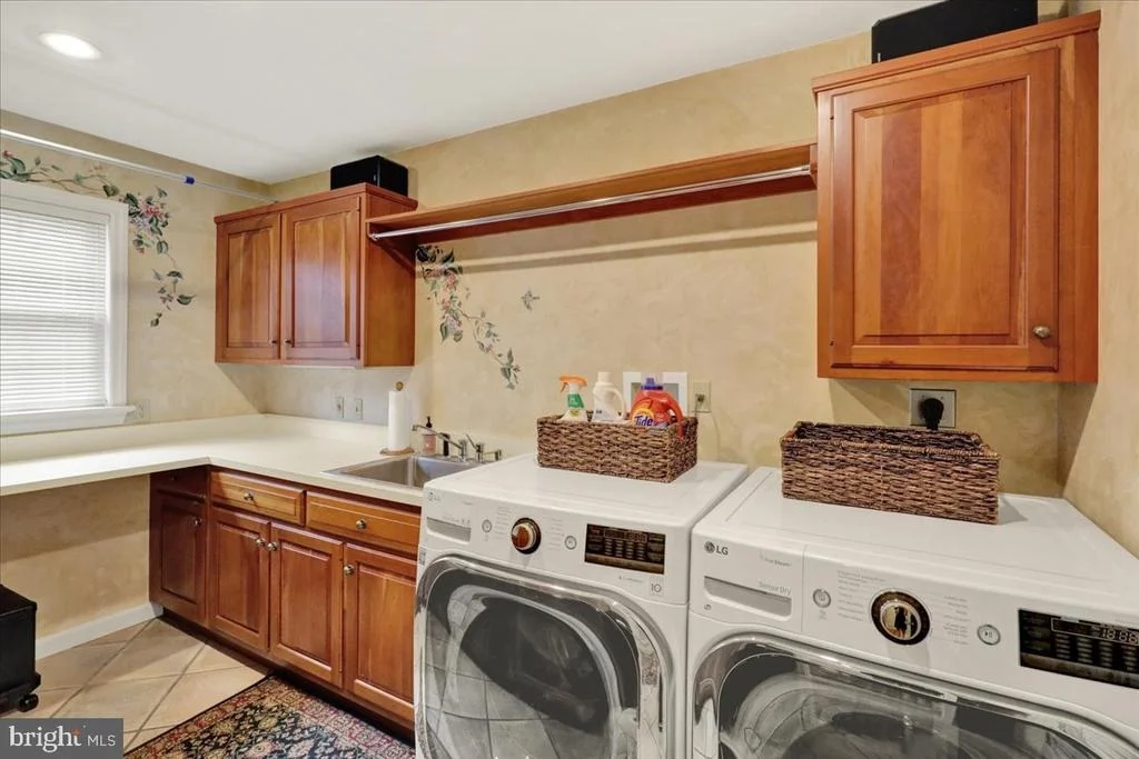 Photo of 225 LOGAN AVENUE