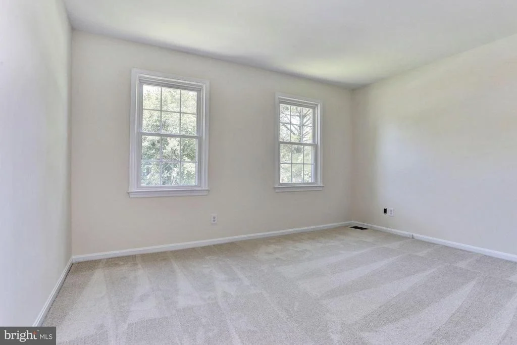 Photo of 18312 QUEEN ELIZABETH DRIVE