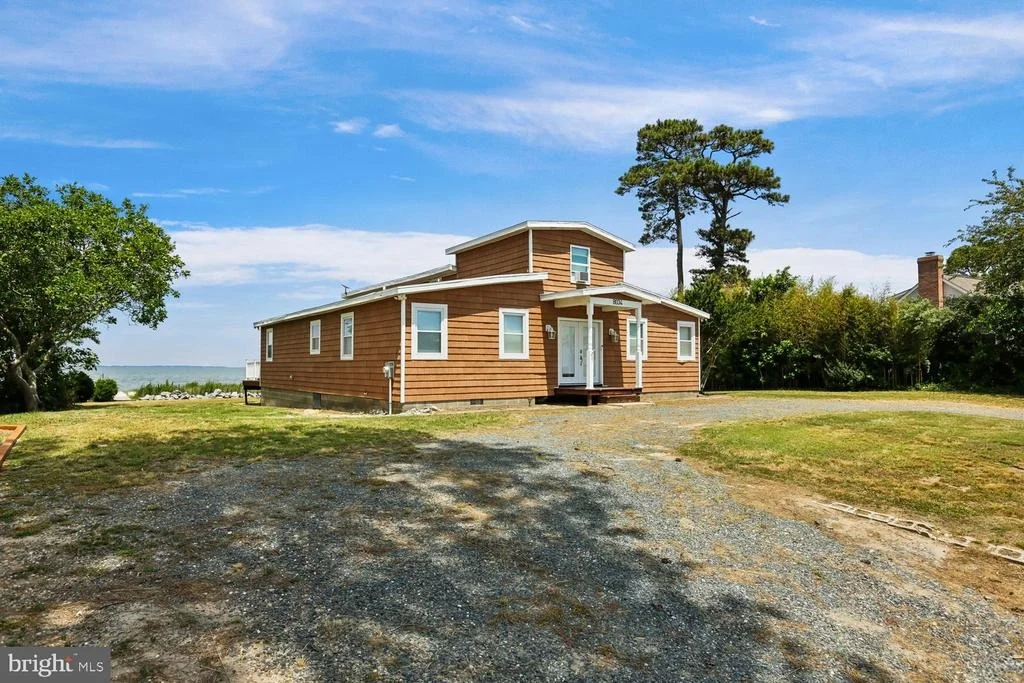 Photo of 8034 RIVERVIEW ROAD