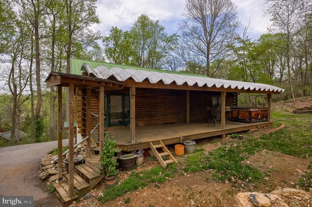 Photo of 171 FOX HOLLOW ROAD