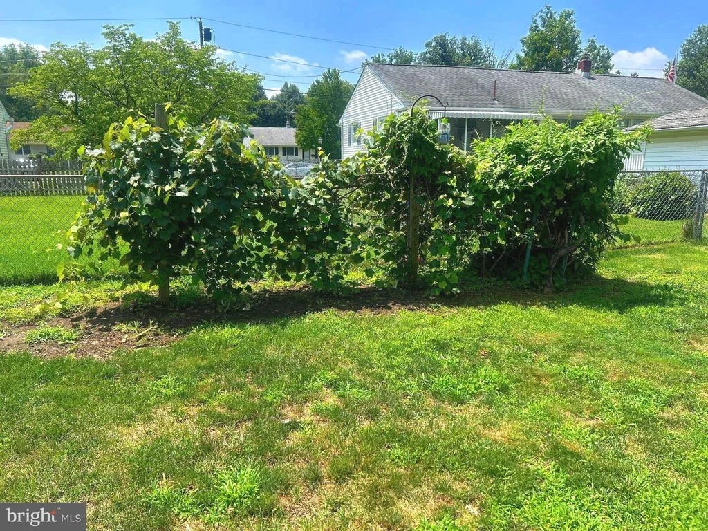 Photo of 150 HAWTHORNE DRIVE