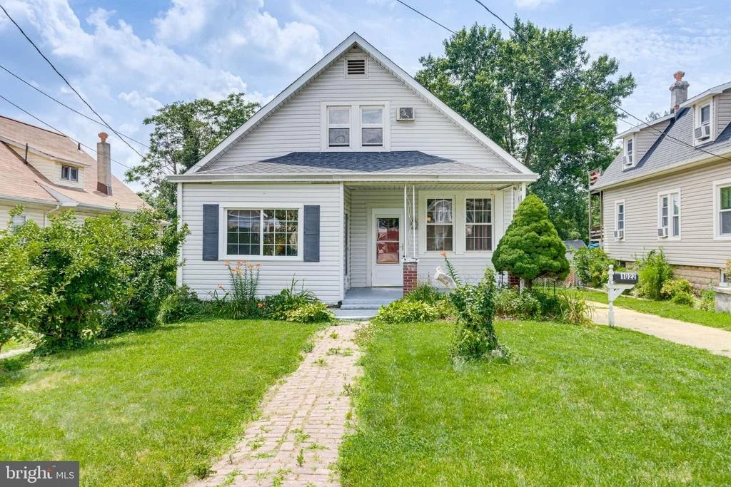 Photo of 1022 LEEDS AVENUE