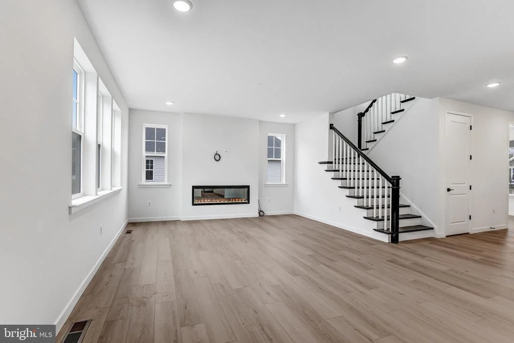 Photo of 2063 SPRINGVALE DRIVE