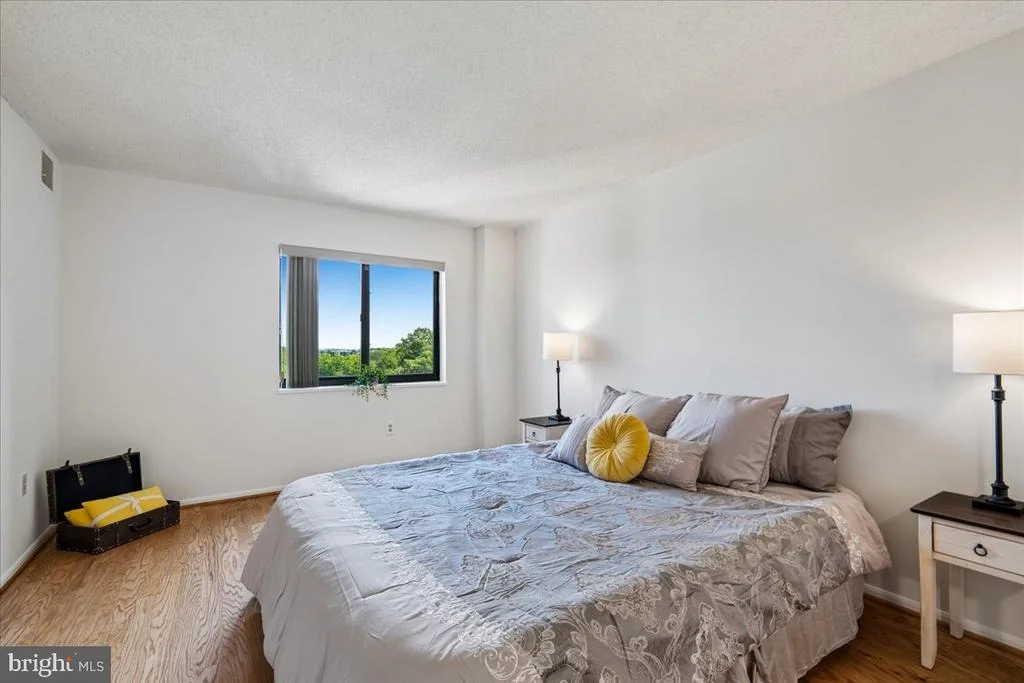 Photo of Unit 3901 at 15115 INTERLACHEN DRIVE