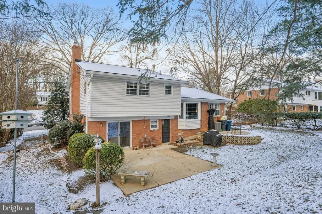 Photo of 4825 KINGSTON DRIVE