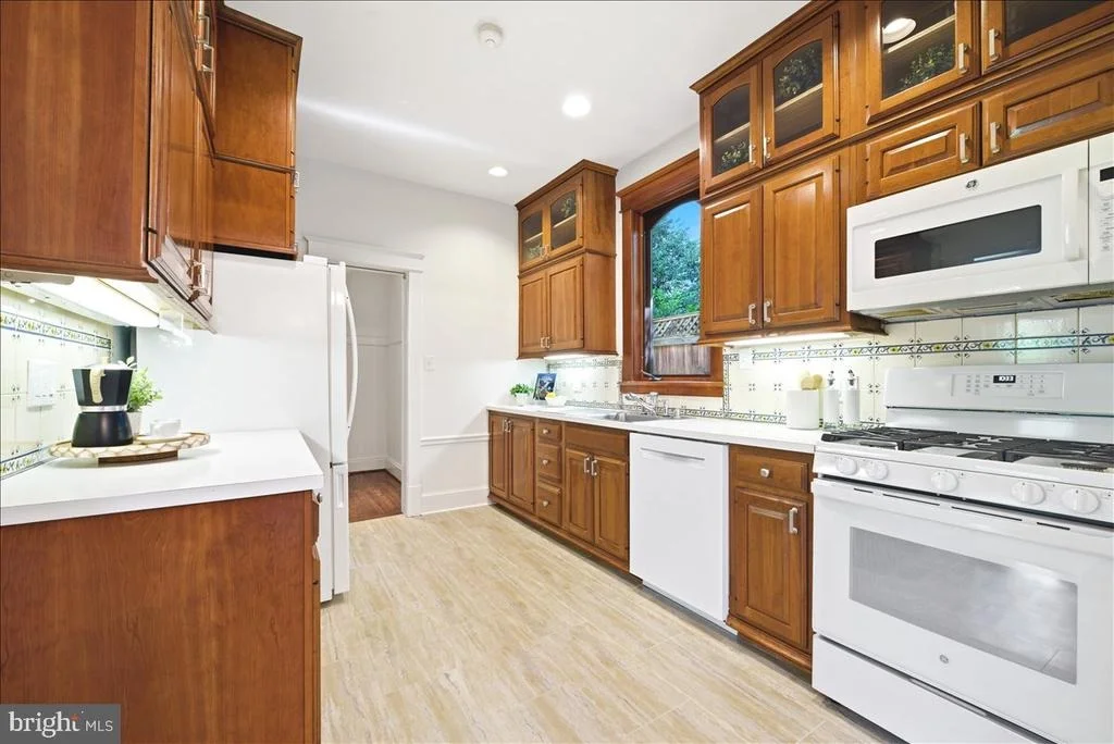 Photo of 7109 MEADOW LANE