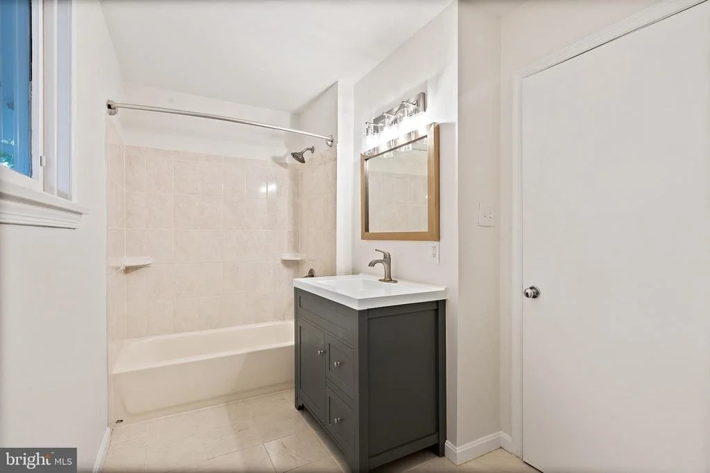 Photo of 1668 WINCHESTER ROAD