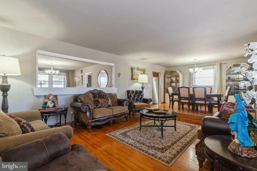 Photo of 212 3RD AVENUE W