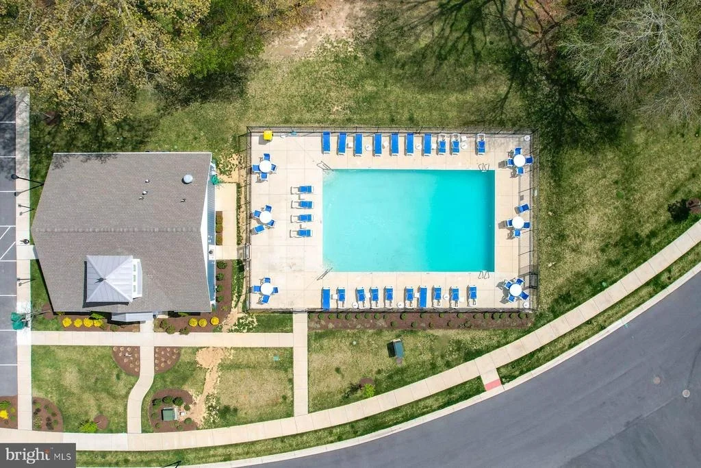 Photo of 25087 TREEVIEW LANE