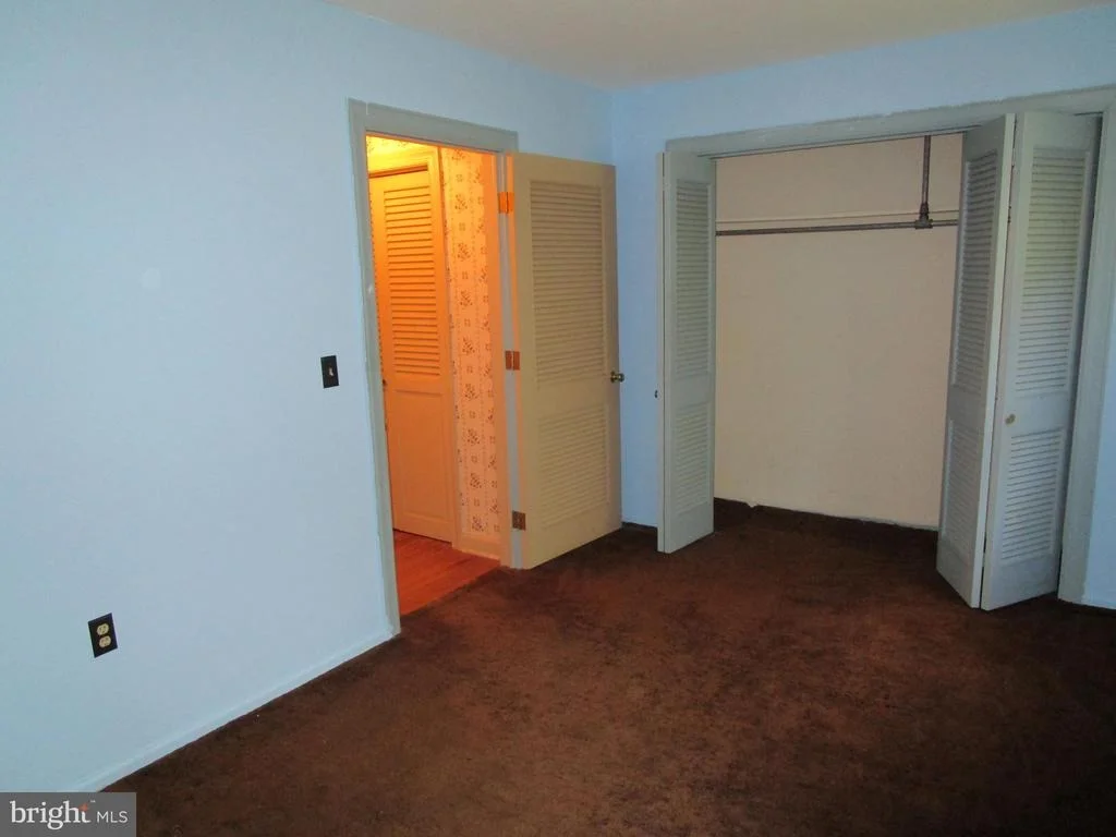 Photo of 40 W FAIRWAY CIRCLE