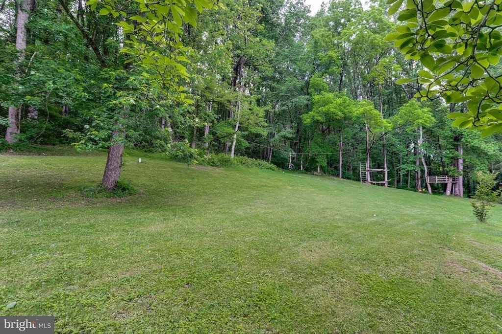 Photo of 828 WARREN ROAD
