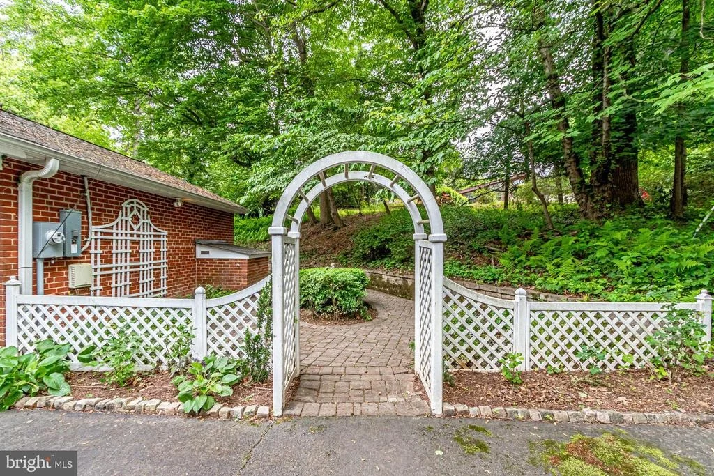 Photo of 1343 SCOTTS RUN ROAD