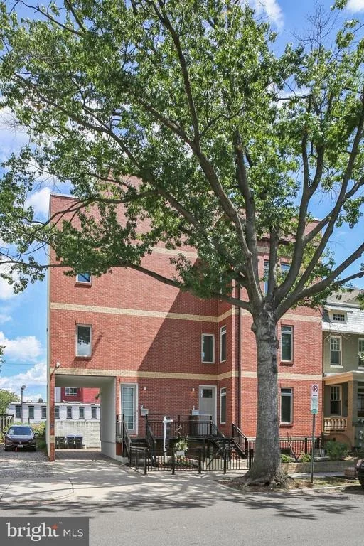Photo of 915 3RD STREET NE