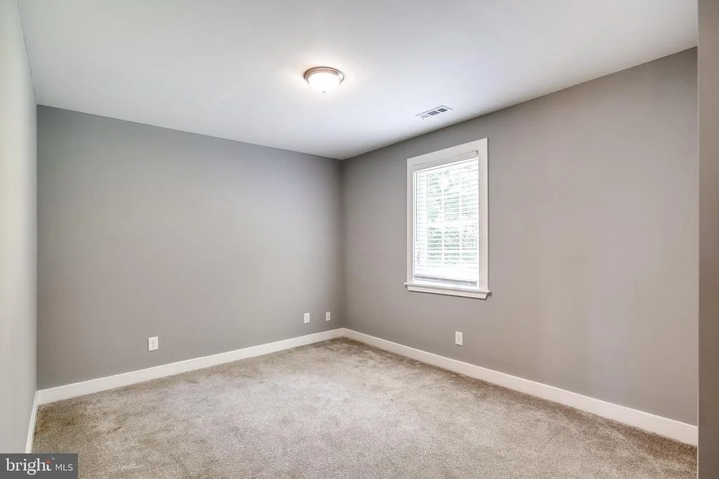 Photo of 3319 MAIL ROAD