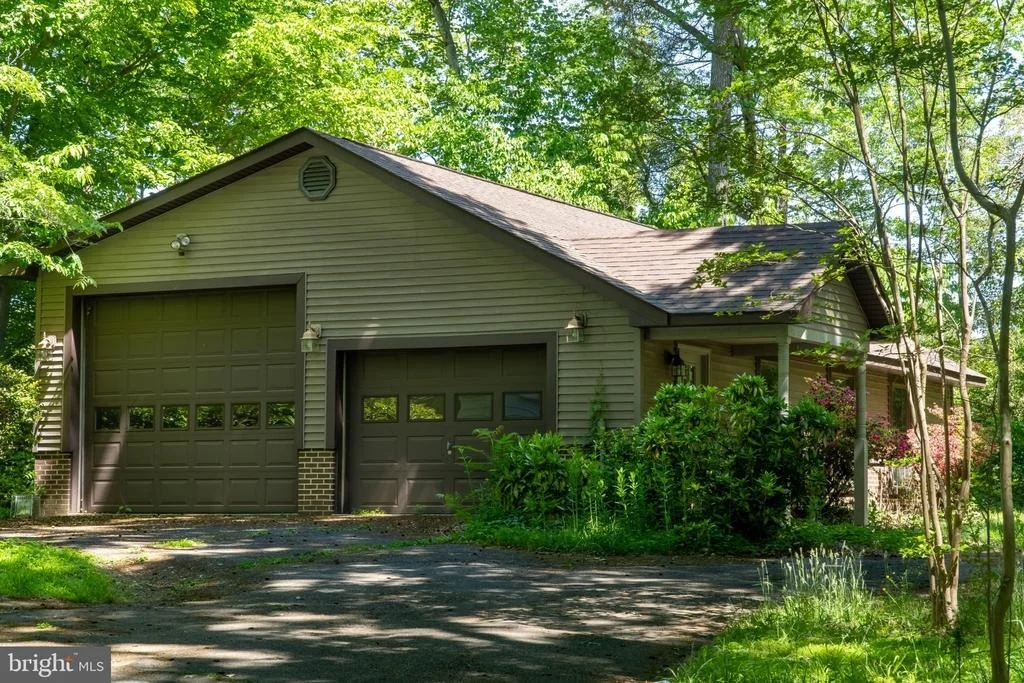 Photo of 8425 MAUSEN LANE