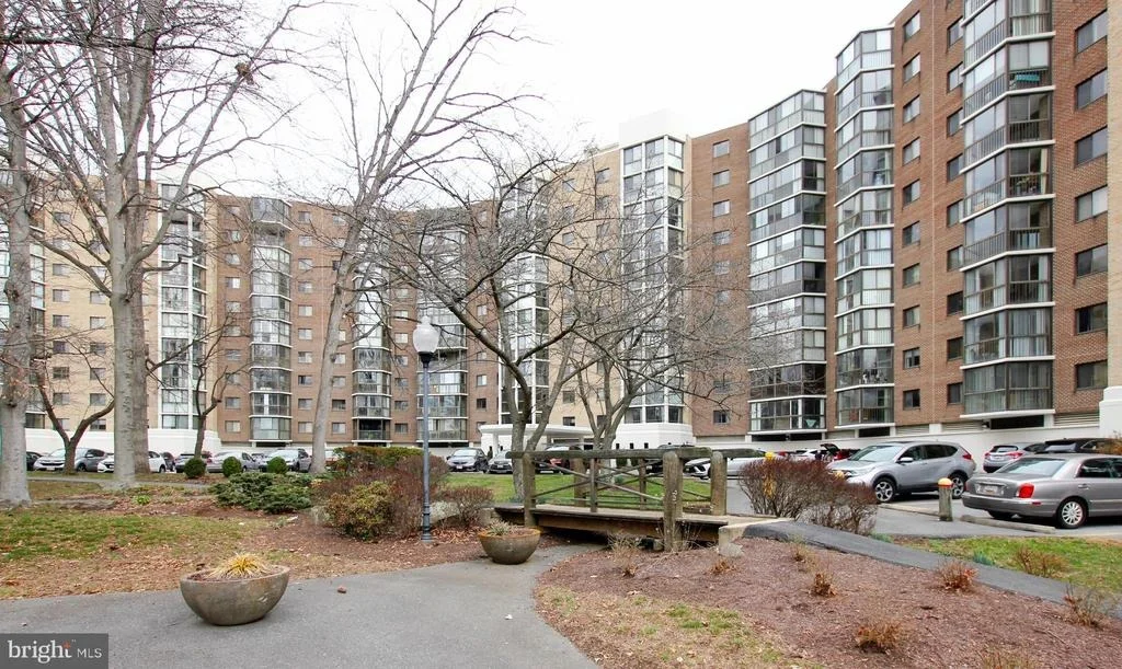 Photo of Unit 2621 at 15107 INTERLACHEN DRIVE