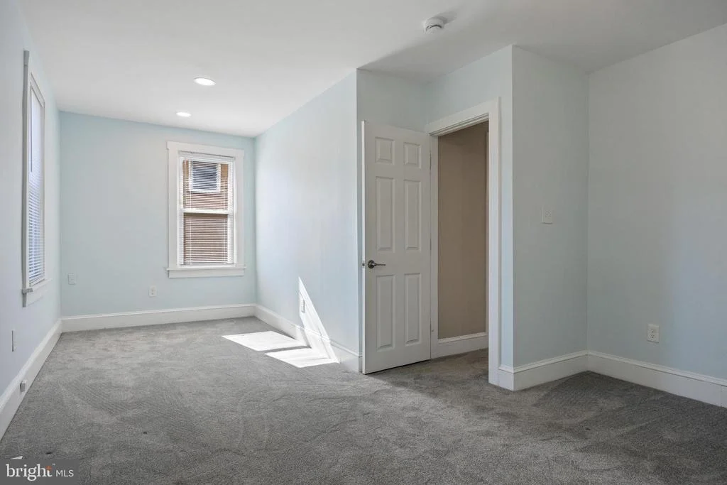 Photo of 16 MOORE AVENUE