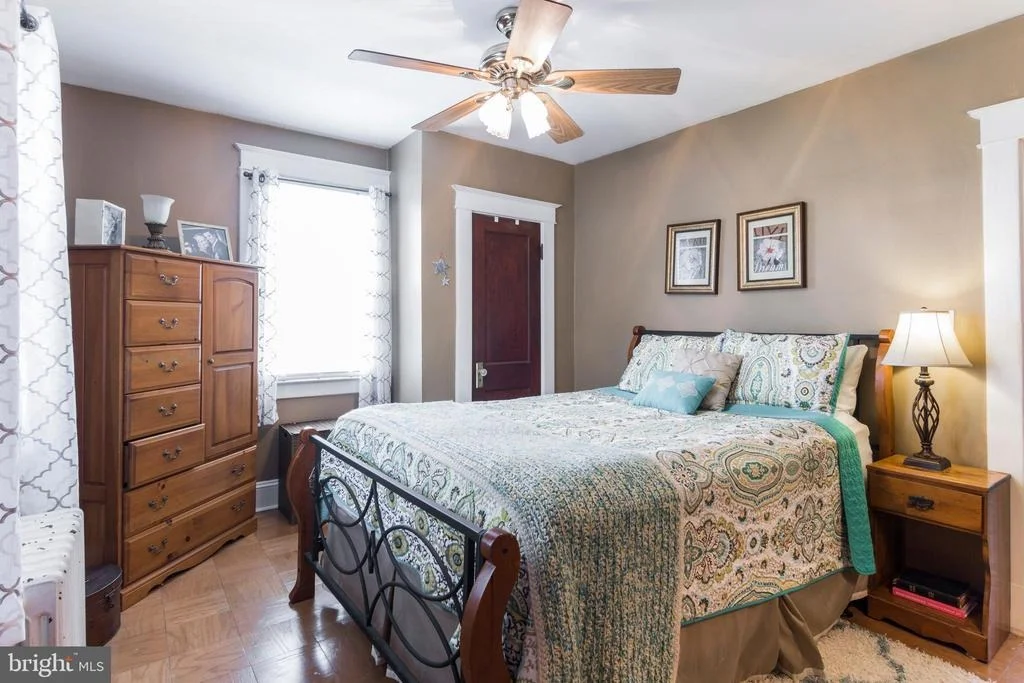 Photo of 618 ALDERSHOT ROAD