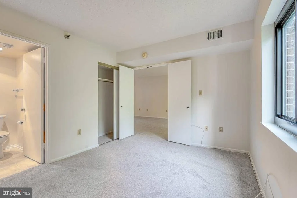 Photo of Unit 3920 at 15115 INTERLACHEN DRIVE