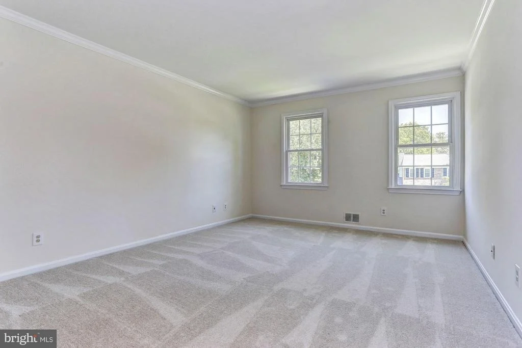 Photo of 18312 QUEEN ELIZABETH DRIVE