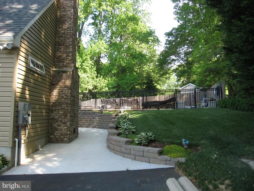Photo of 10600 WARD ROAD