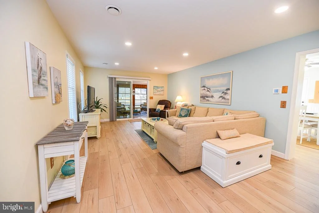 Photo of 956 LAKE VIEW DRIVE