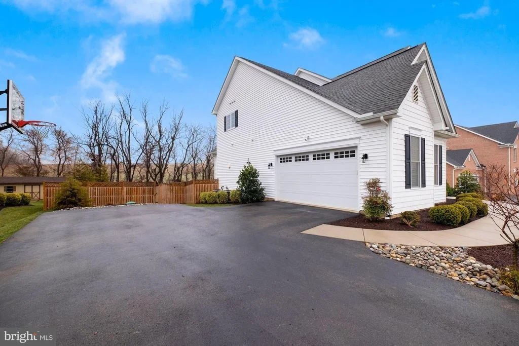 Photo of 13 HOFFMAN DR