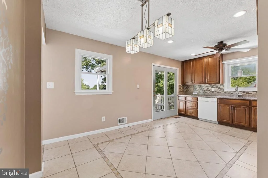 Photo of 8816 SAUNDERS LANE
