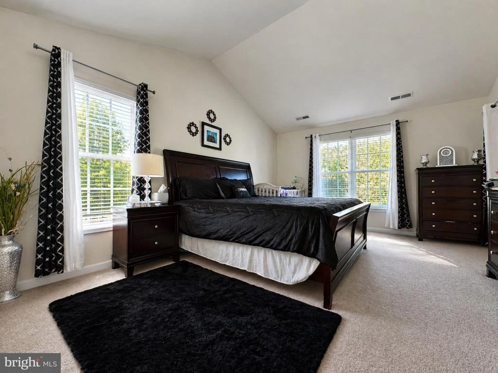 Photo of 19237 POTOMAC CREST DRIVE