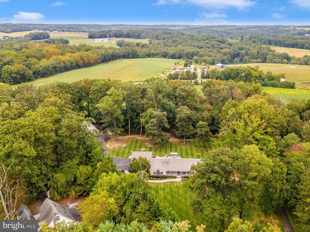 Photo of 6119 DAVIS ROAD