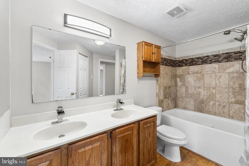 Photo of Unit 207J at 207 OAK LEAF CIRCLE