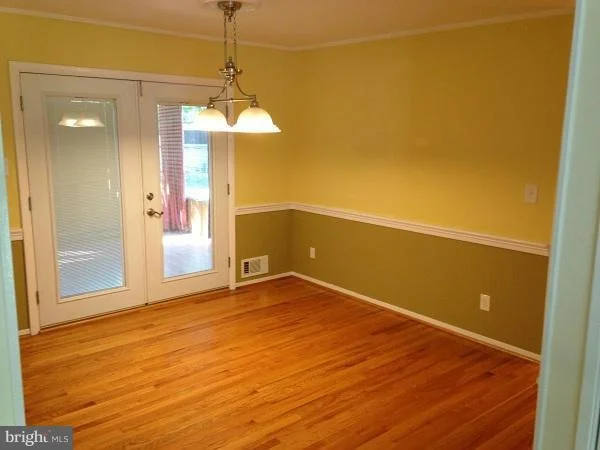 Photo of 5522 QUEENSBERRY AVENUE