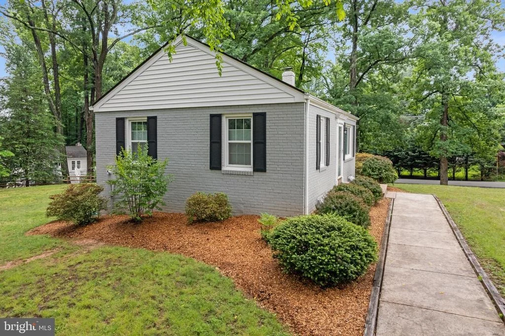 Photo of 12131 WAPLES MILL ROAD