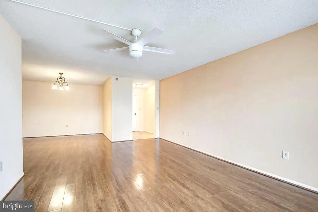 Photo of Unit 1422 at 15101 INTERLACHEN DRIVE