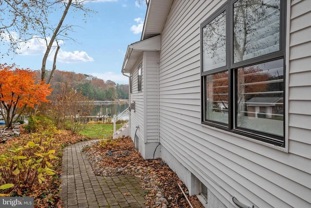 Photo of 394 NORTH DRIVE