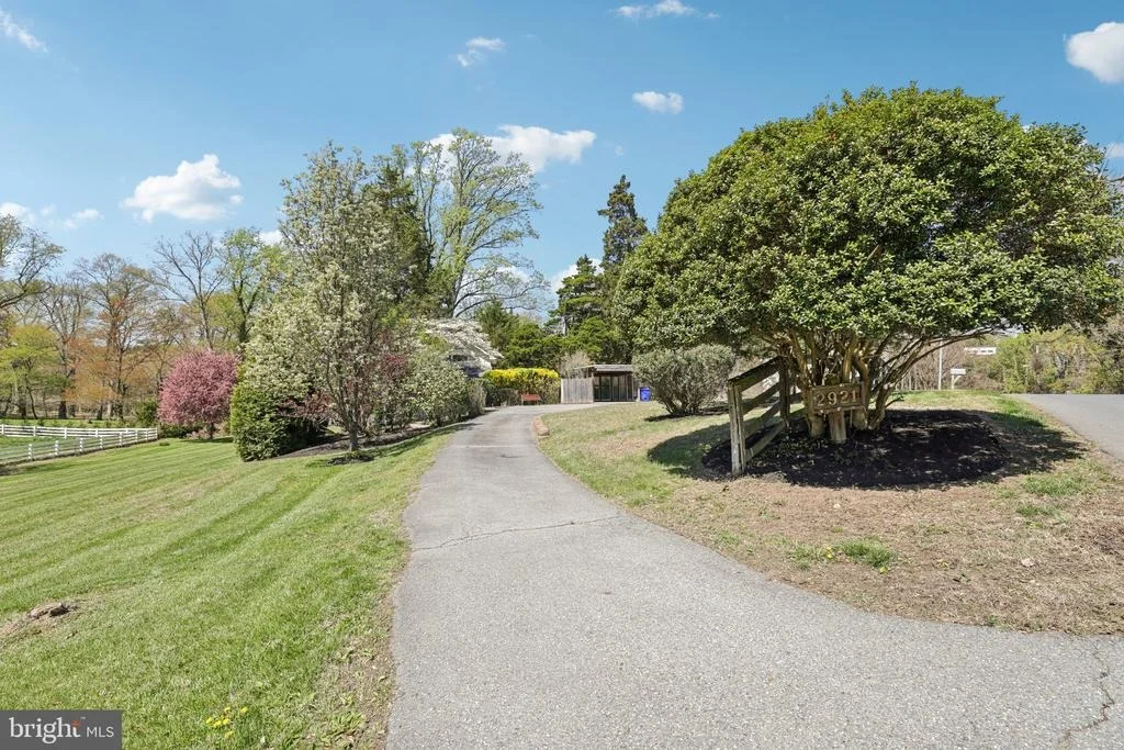Photo of 2921 DUVALL ROAD
