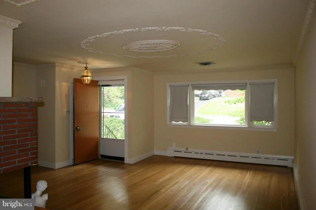 Photo of 10911 BORNEDALE DRIVE