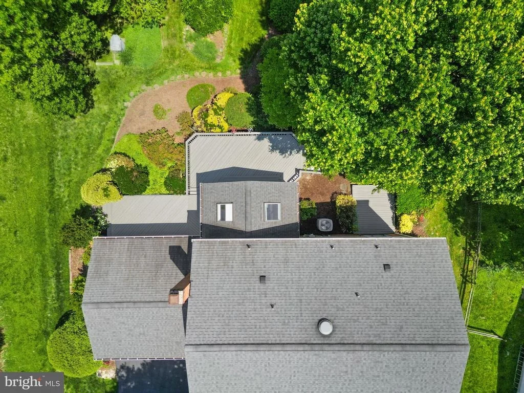 Photo of 2037 DURAND DRIVE