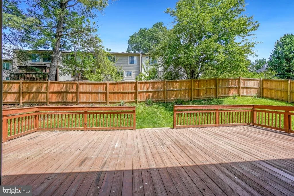 Photo of 19005 HARKNESS LANE