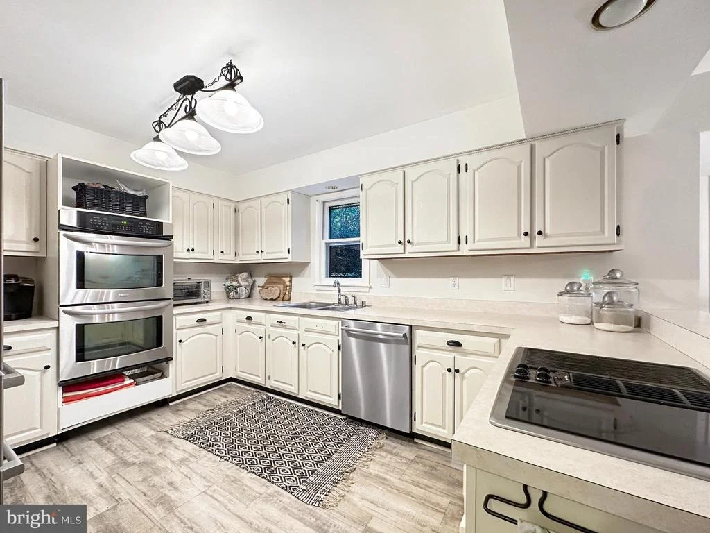 Photo of 325 SOAPSTONE LANE