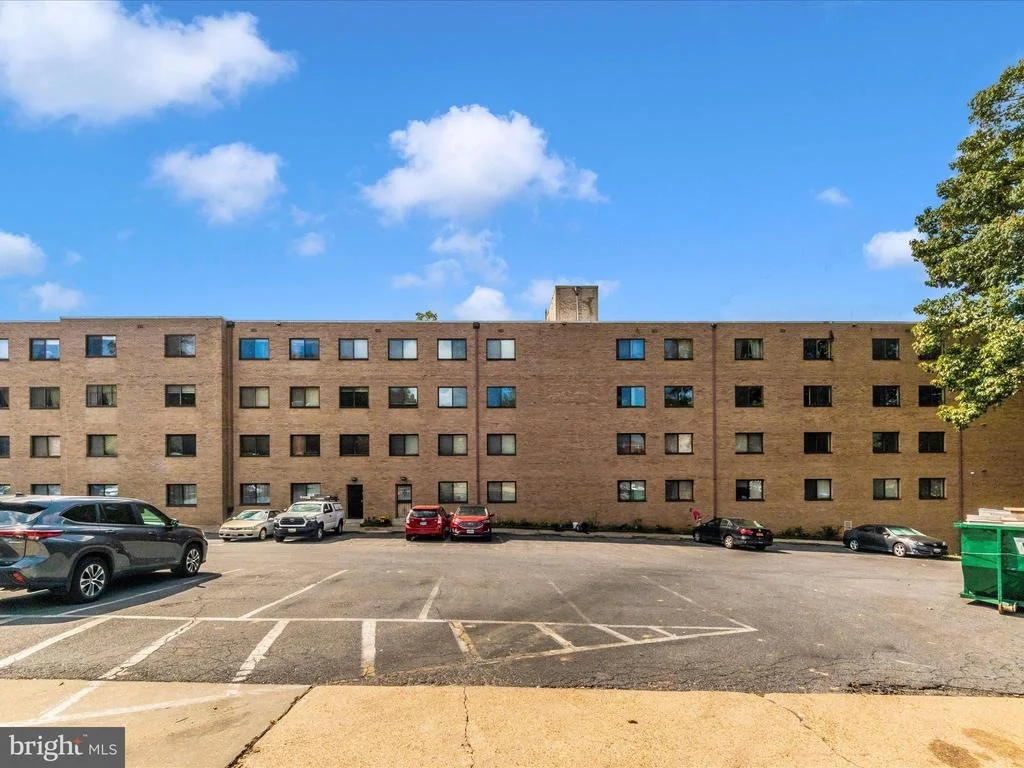 Photo of Unit 417 at 8601 MANCHESTER ROAD