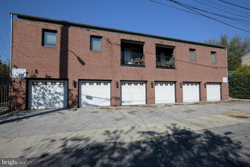 Photo of Unit E at 657 WASHINGTON BOULEVARD