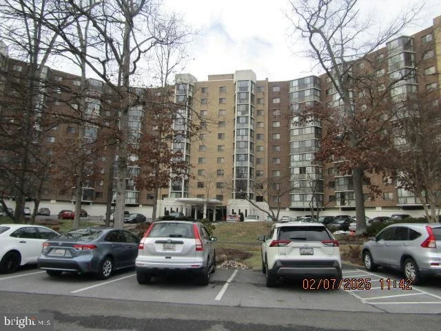 Photo of Unit 1920 at 15101 INTERLACHEN DRIVE
