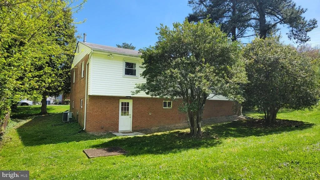 Photo of 3926 HOWARD STREET