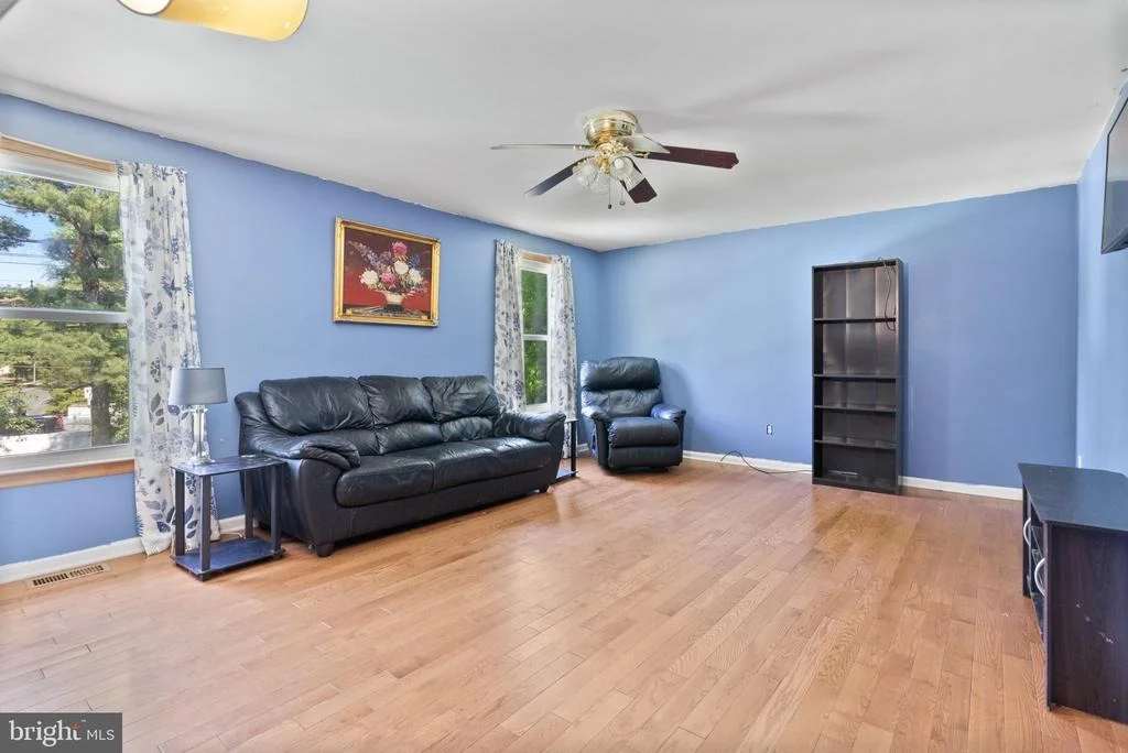Photo of 112 WILLIAMSBURG WAY