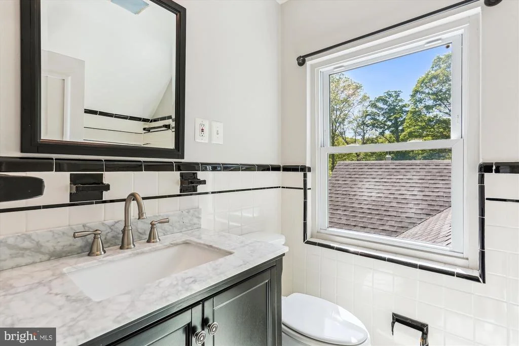 Photo of 813 MIDLAND ROAD
